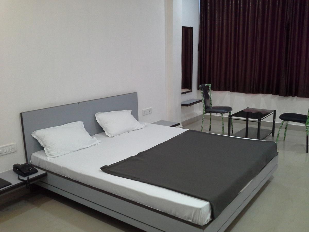 Galaxy Vaibhav Hotell Vasai-Virar City Exteriör bild
